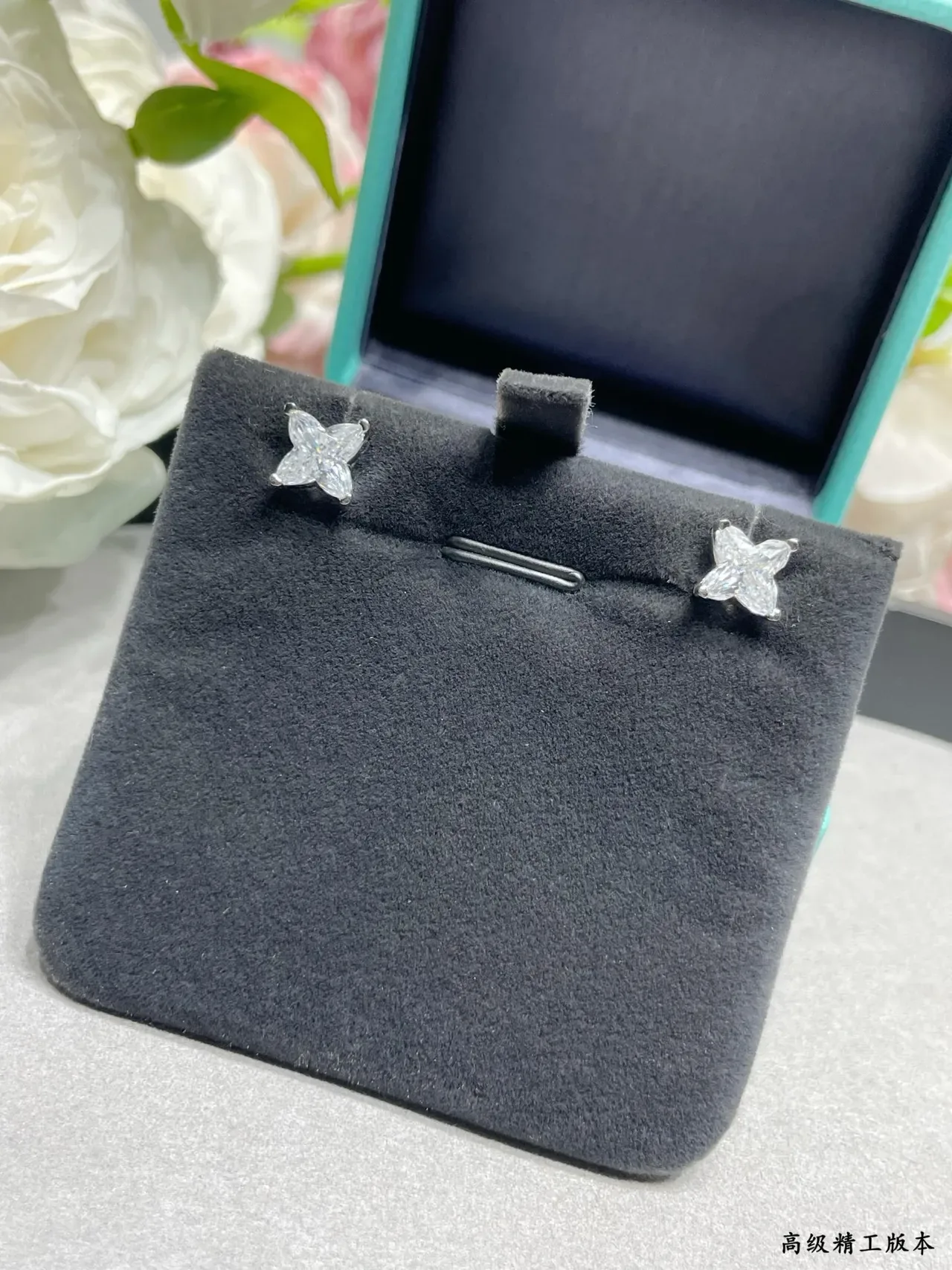 Tiffany & Co. أقراط أزرق فضي بأربع بتلات زهرية مقصوصة 7