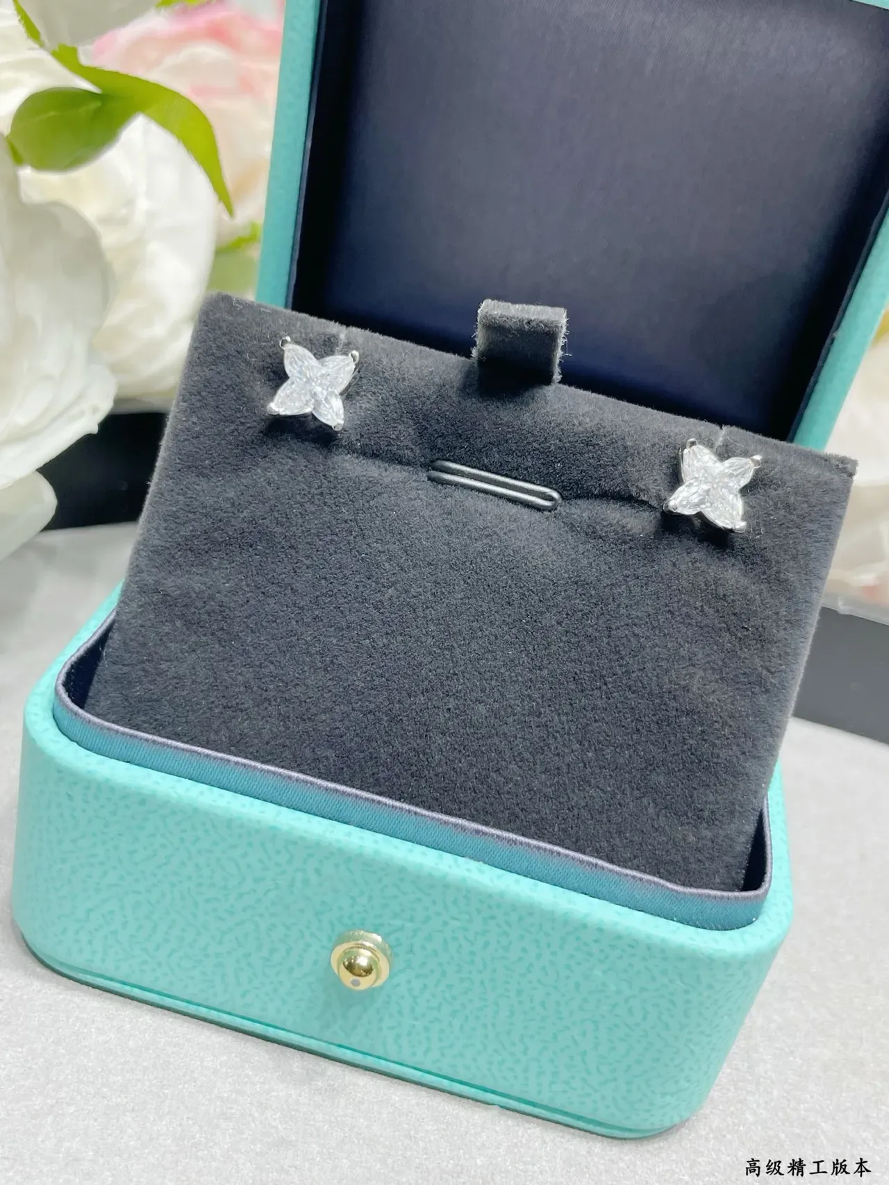Tiffany & Co. أقراط أزرق فضي بأربع بتلات زهرية مقصوصة 8
