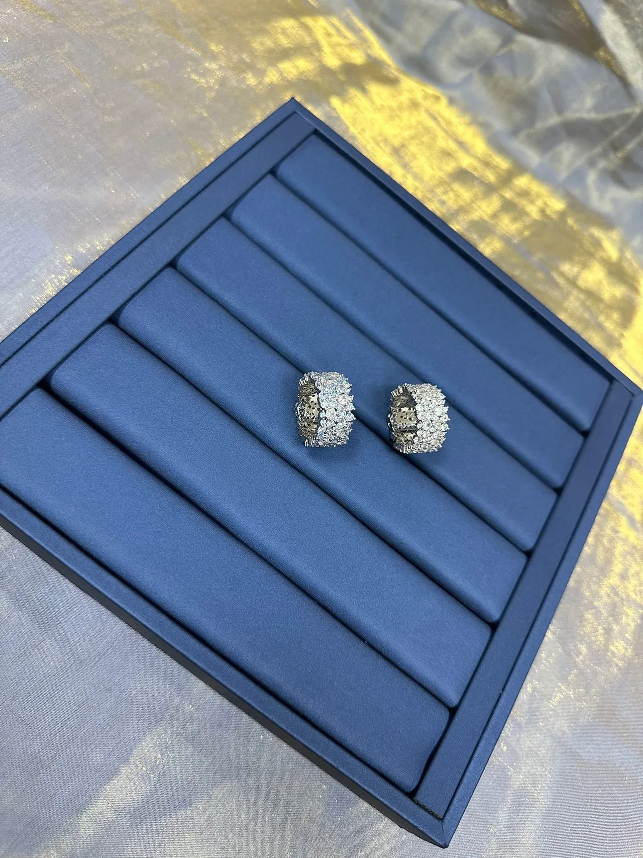 Tiffany & Co. 多排 Pavé 钻石宽带戒指 5