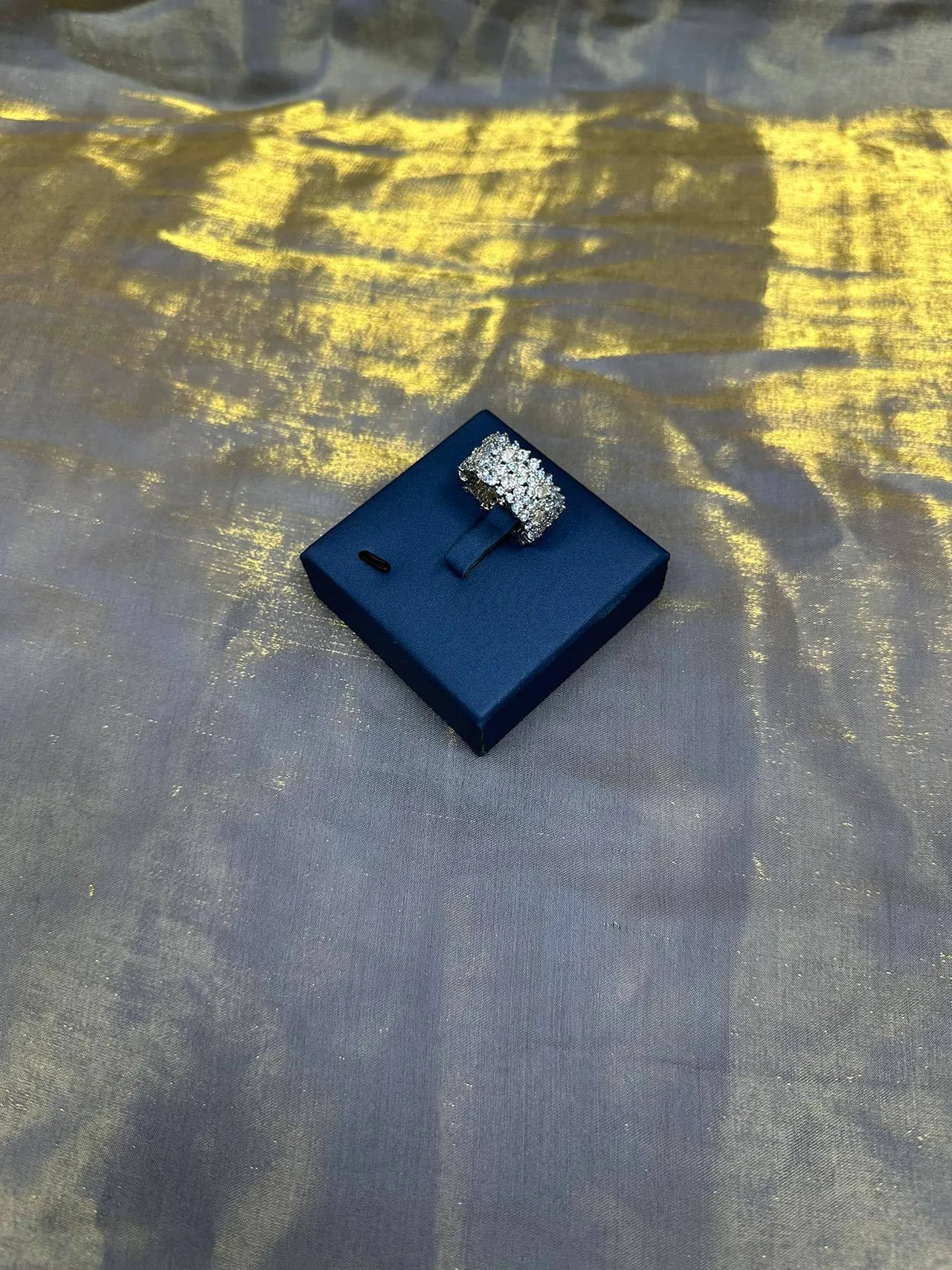 Tiffany & Co. 多排 Pavé 钻石宽带戒指 8