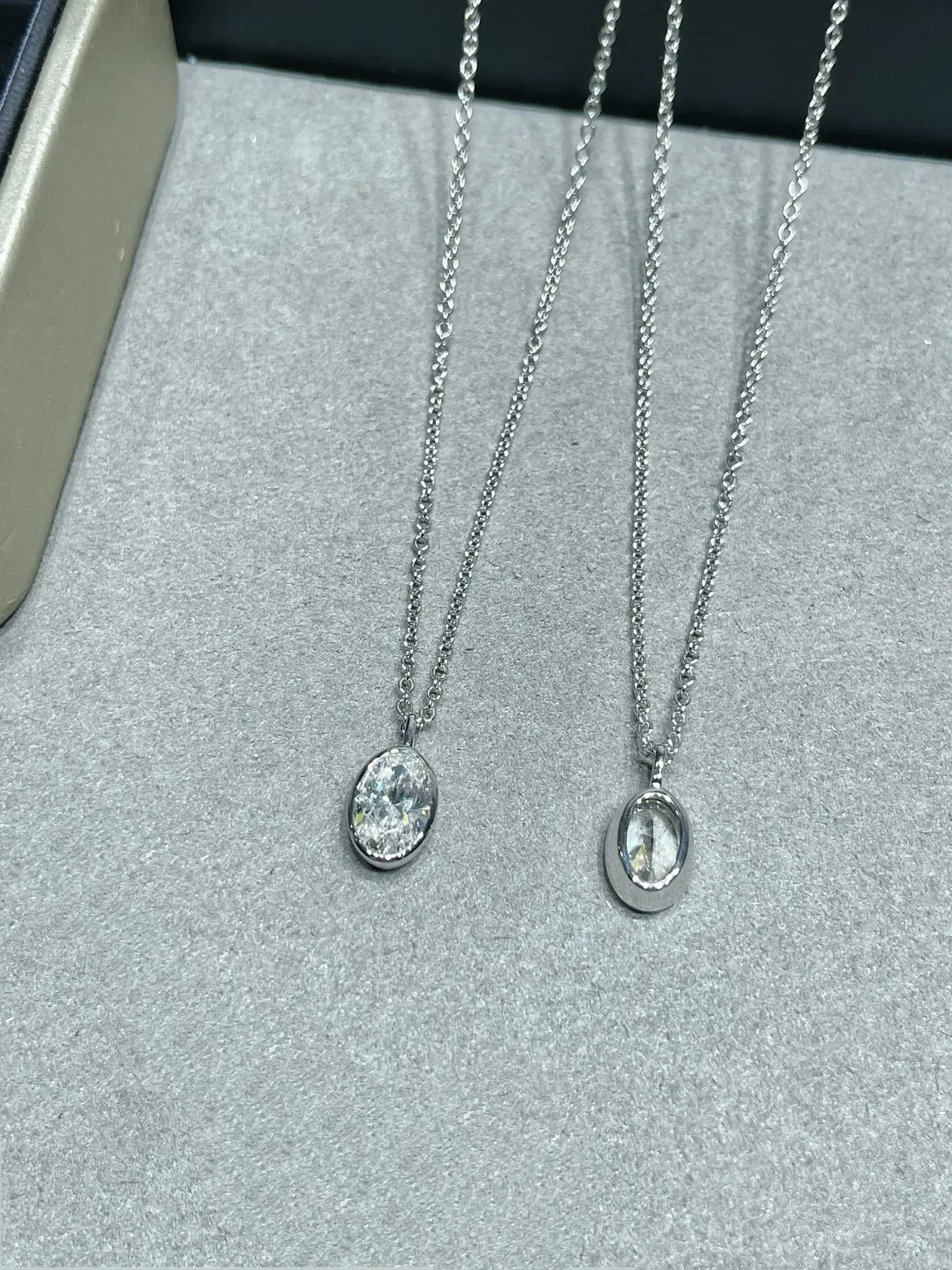 Tiffany & Co. Silver Black Oval Bezel-Set Pendant Fine Link Chain Necklace 4
