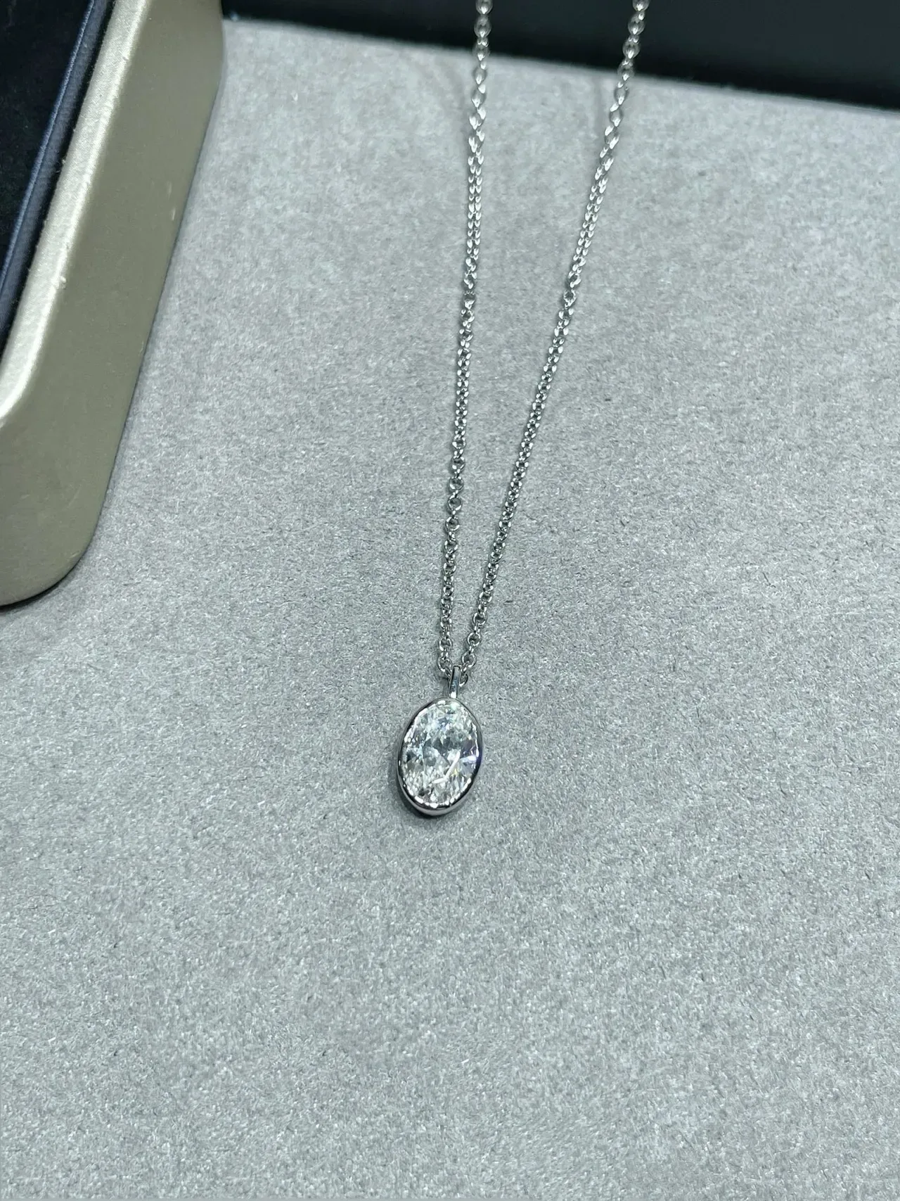 Tiffany & Co. Silver Black Oval Bezel-Set Pendant Fine Link Chain Necklace 7