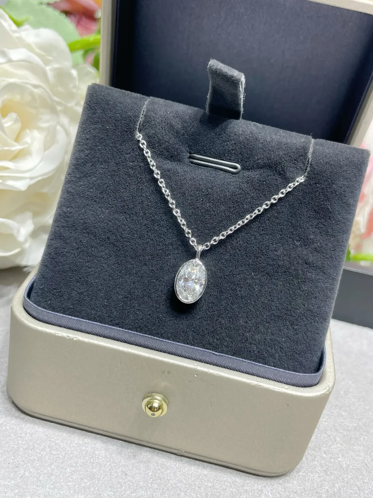 Tiffany & Co. Silver Black Oval Bezel-Set Pendant Fine Link Chain Necklace 8