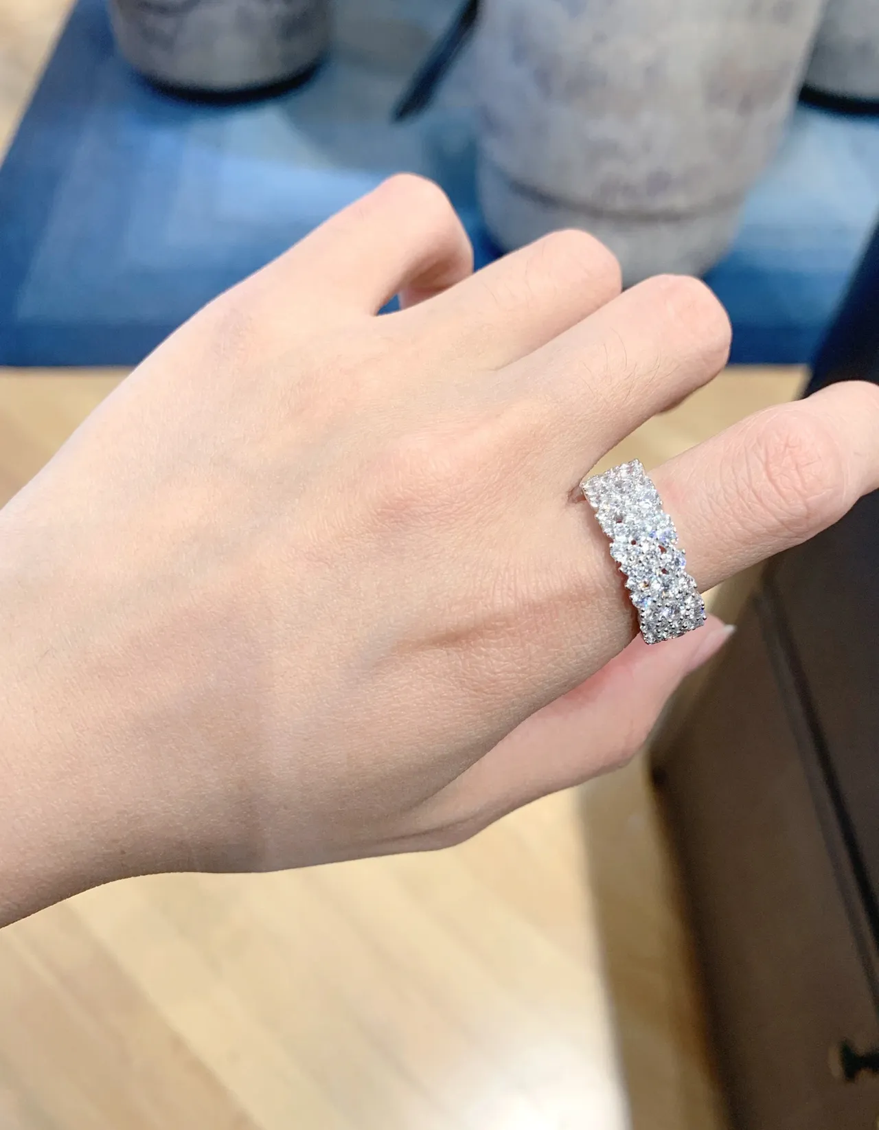 Tiffany & Co. 银蓝色宽 Pavé 带 多行钻石镶嵌戒指 3