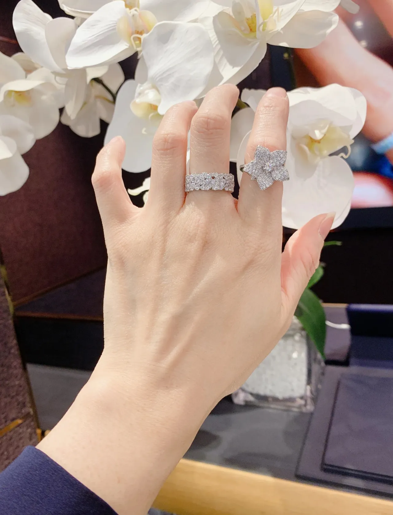 Tiffany & Co. 银蓝色宽 Pavé 带 多行钻石镶嵌戒指 4