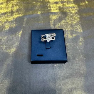 Tiffany & Co. चांदी नेवी नाशपाती आकार का केंद्र पत्थर पव सेट डबल बैंड रिंग
