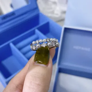 Tiffany & Co. स्टैक्ड मोती और हीरों की अंगूठी