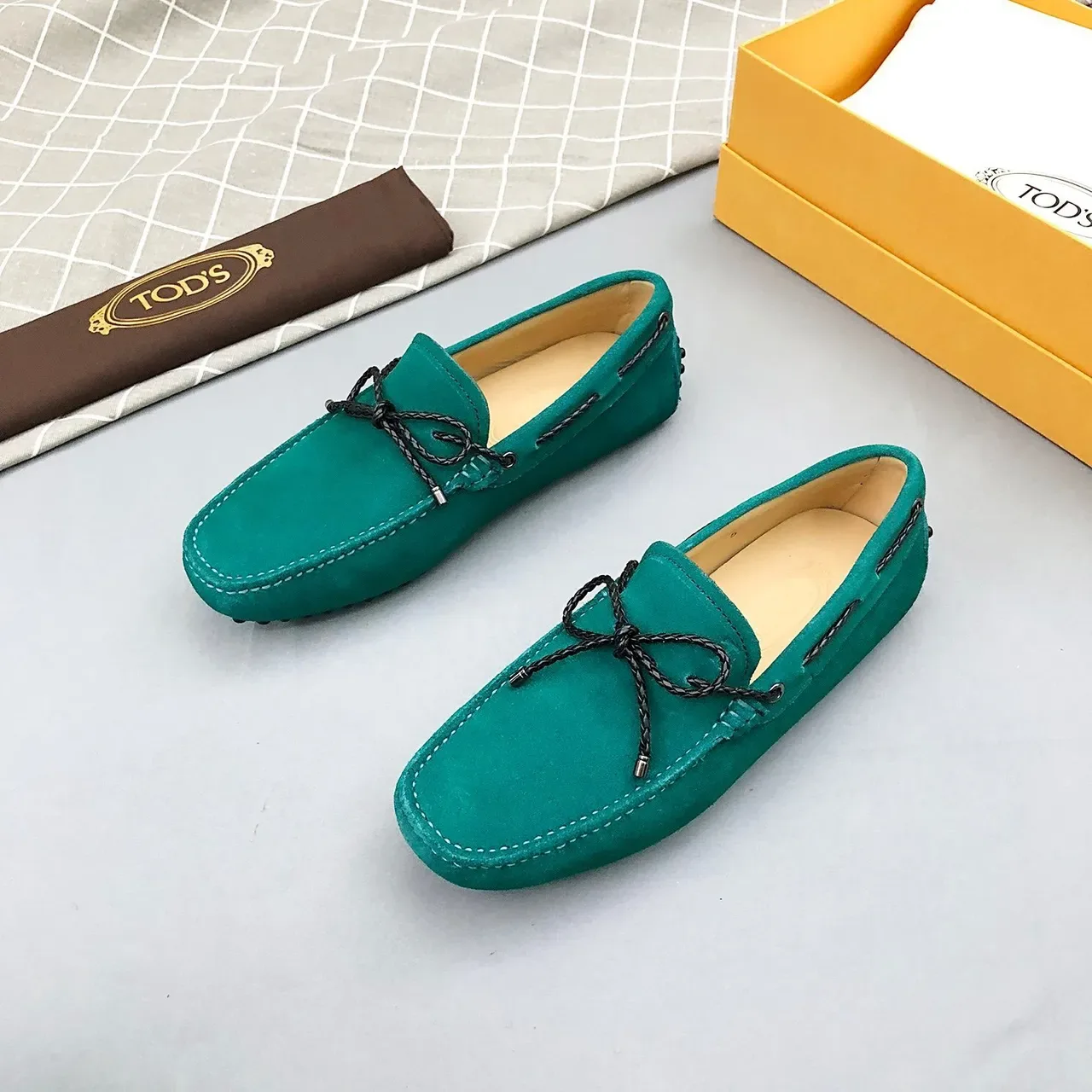 Tod's حذاء لوبفر أخضر أسود من السودي مع عقدة جلدية مضفرة 2