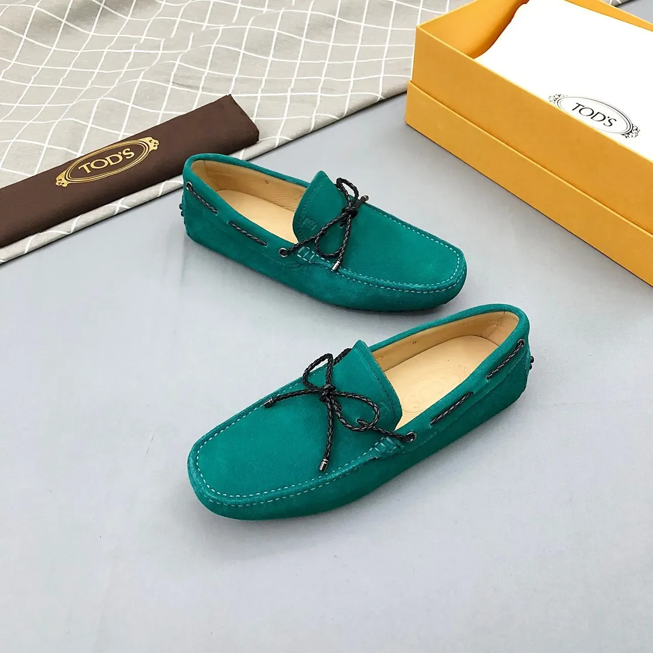 Tod's حذاء لوبفر أخضر أسود من السودي مع عقدة جلدية مضفرة 3