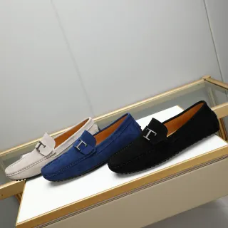 Tod's Gommino Loafer काले स्यूड T-Bar Buckle लोफर्स