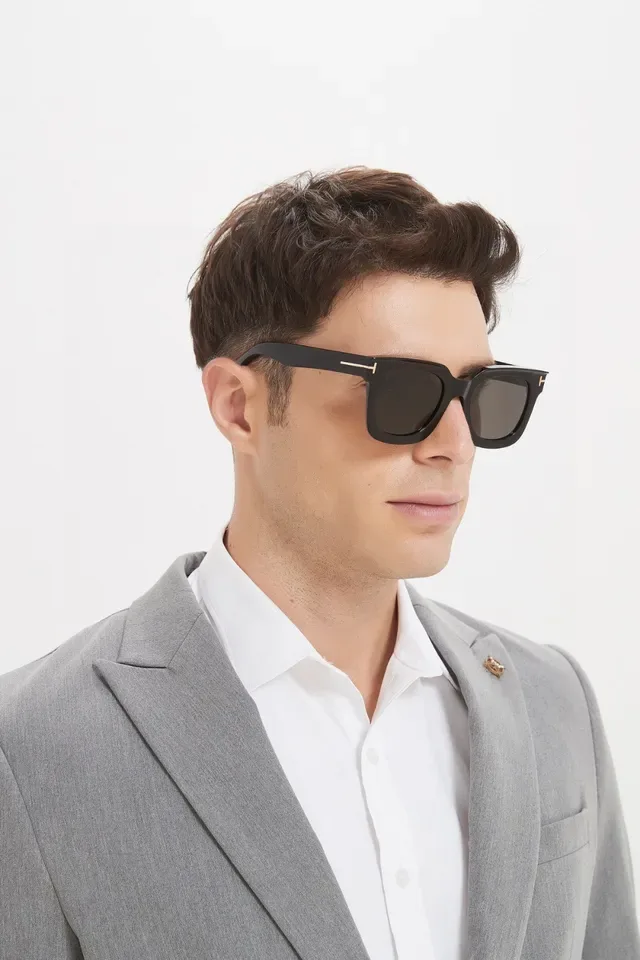 Gafas de sol Tom Ford Cat-Eye negro dorado acetato brillante silueta angular 2