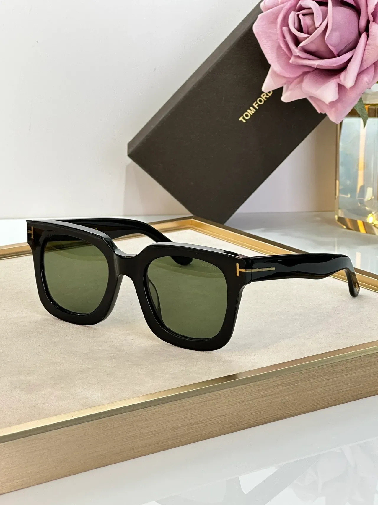 Gafas de sol Tom Ford Cat-Eye negro dorado acetato brillante silueta angular 5