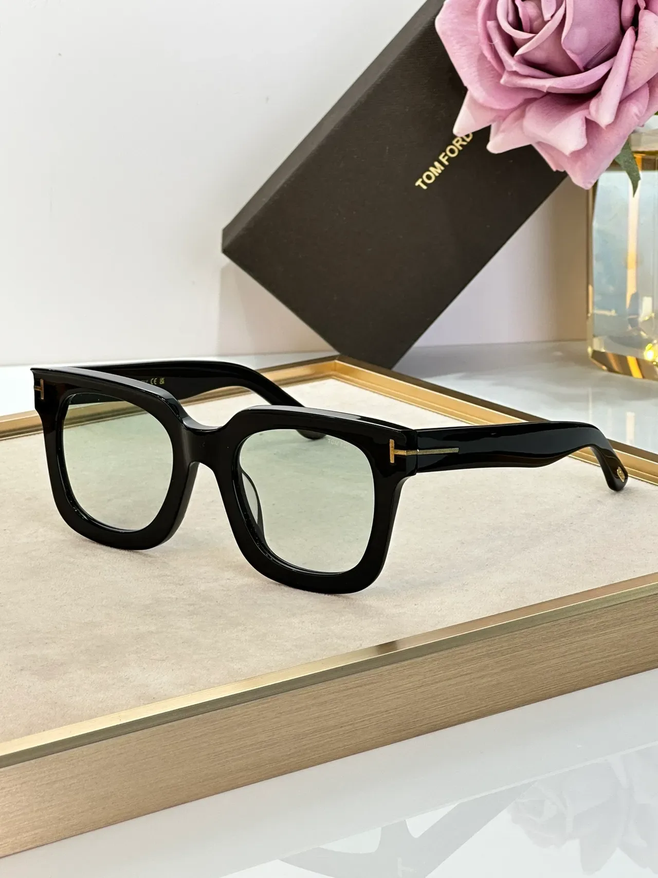 Gafas de sol Tom Ford Cat-Eye negro dorado acetato brillante silueta angular 8