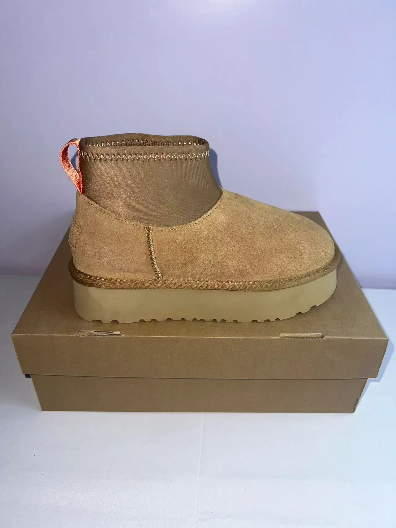 UGG Beige Bottes à la cheville à semelle de plateforme slip-on 3
