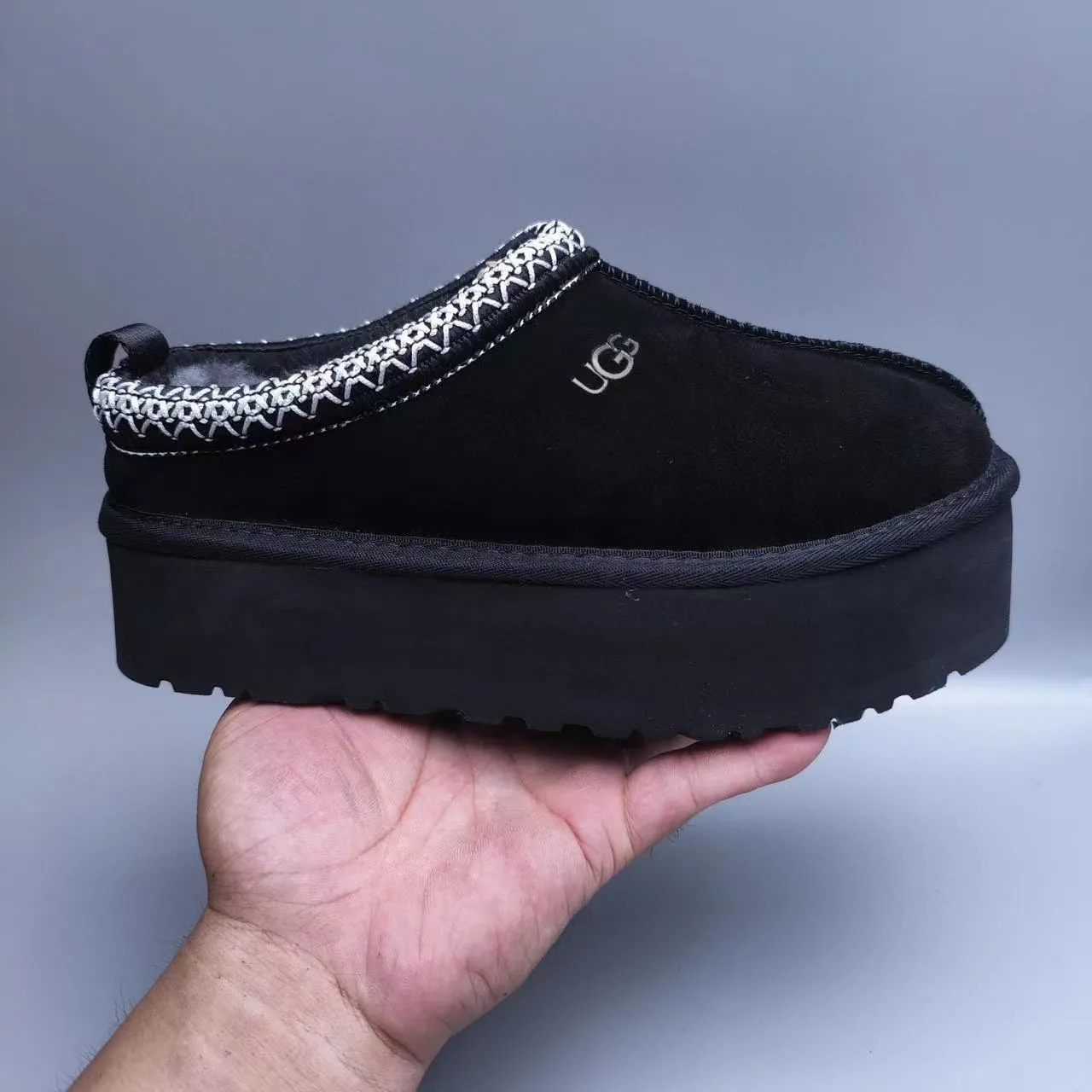 UGG 黑色白色平台鞋羊毛内里休闲鞋 4