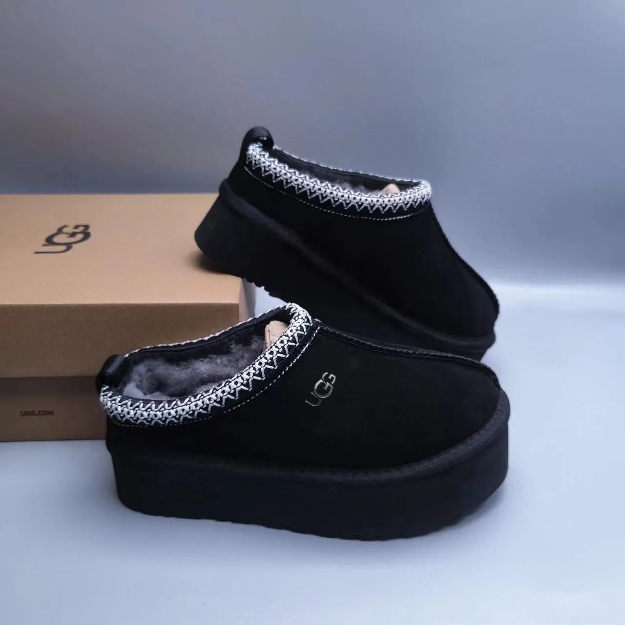 UGG 黑色白色平台鞋羊毛内里休闲鞋 6