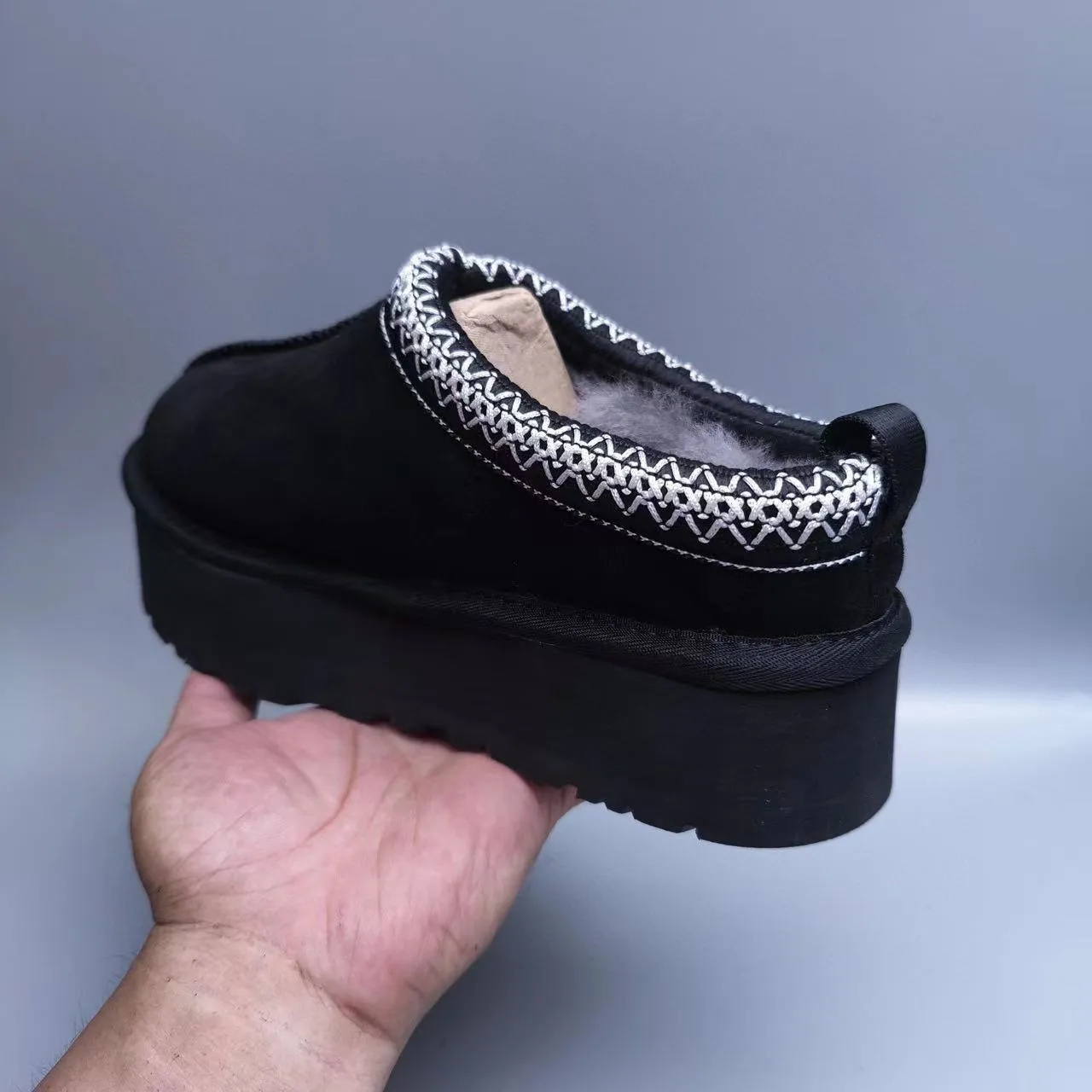 UGG 黑色白色平台鞋羊毛内里休闲鞋 8