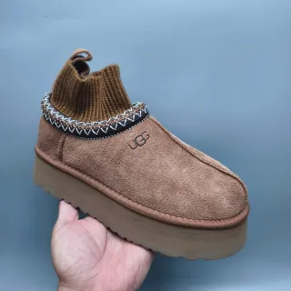 UGG 棕色麂皮鞋面针织护踝雪靴