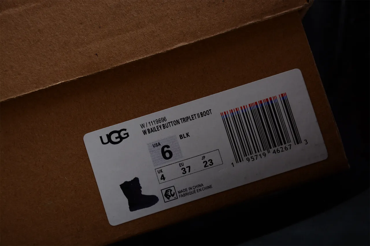 UGG Bottes de neige noires classiques à lacets étoile 2