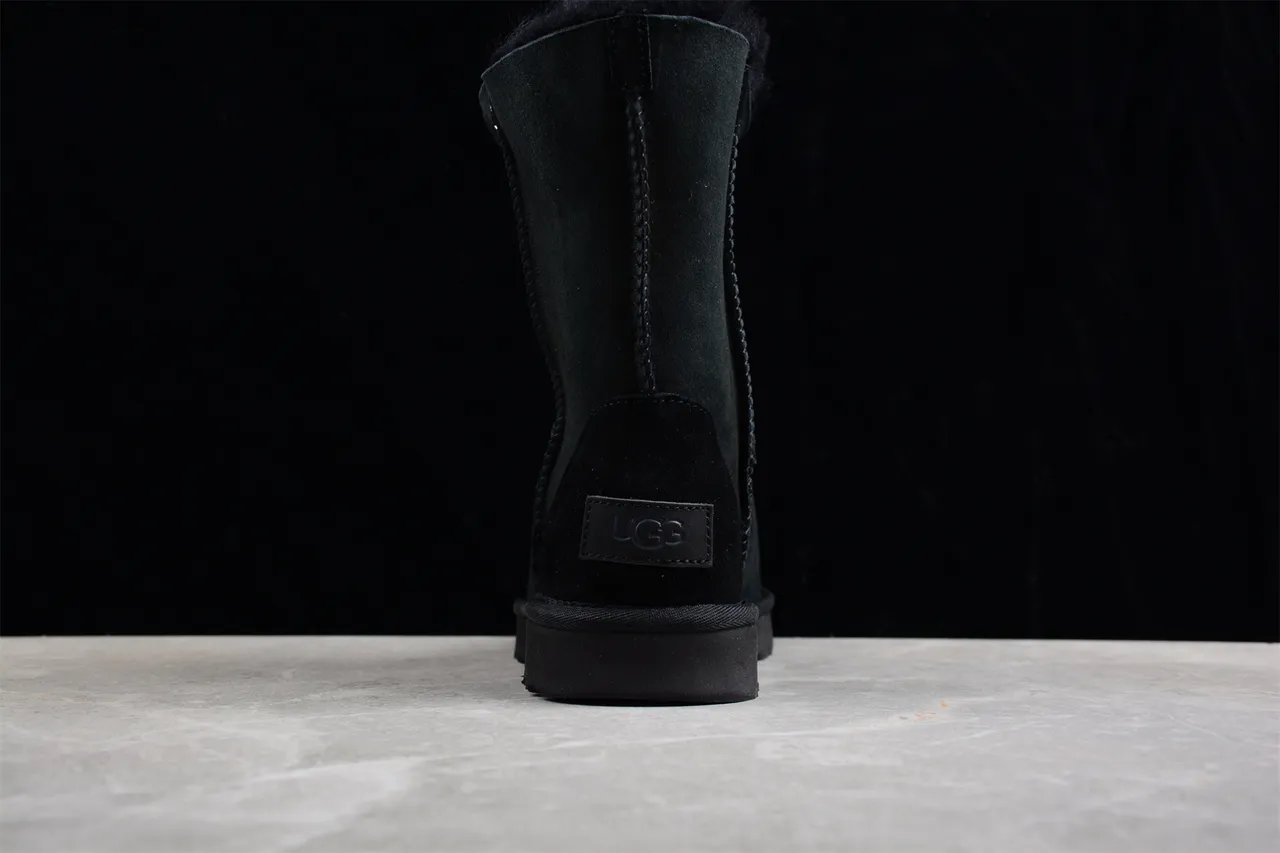 UGG Bottes de neige noires classiques à lacets étoile 4