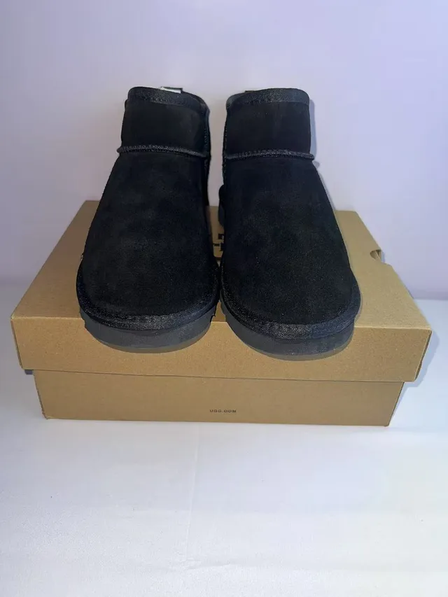UGG经典迷你黑色麂皮羊毛内里雪靴 5