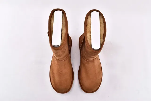 UGG Classic Mini Chestnut 麂皮雪靴 3