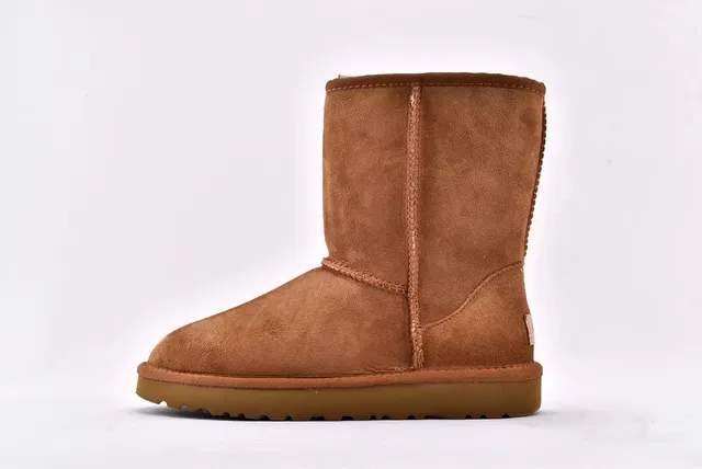 UGG Classic Mini Chestnut 麂皮雪靴 8