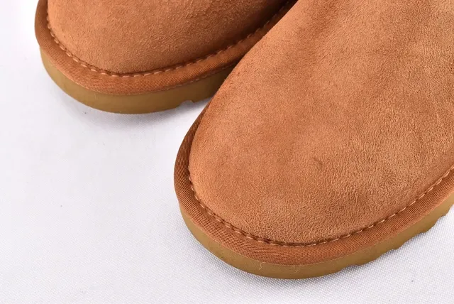 UGG Classic Mini Chestnut 麂皮雪靴 10