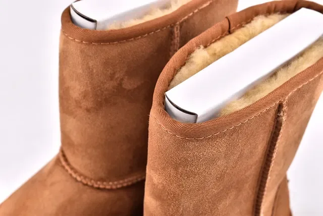UGG Classic Mini Chestnut 麂皮雪靴 11