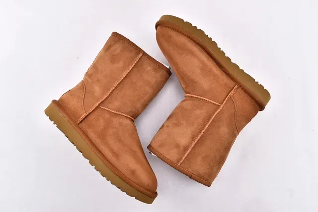 UGG Classic Mini Chestnut 麂皮雪靴 12