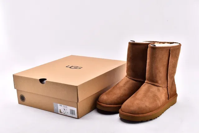 UGG Classic Mini Chestnut 麂皮雪靴 15