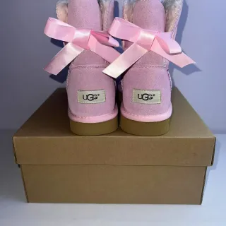 UGG Classic Mini गुलाबी फीता बर्फीले जूते