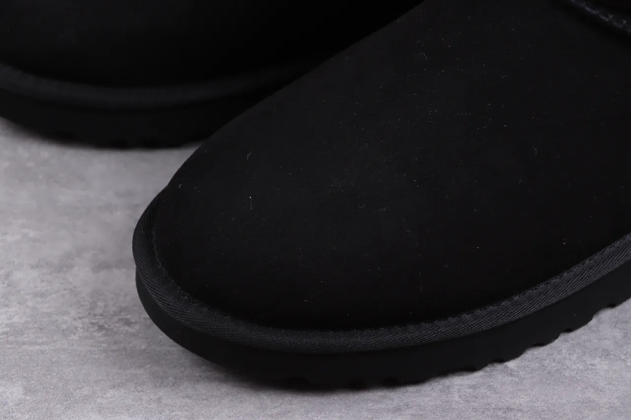 UGG Classic Short 黑色羊麂皮羊毛内里雪靴 4