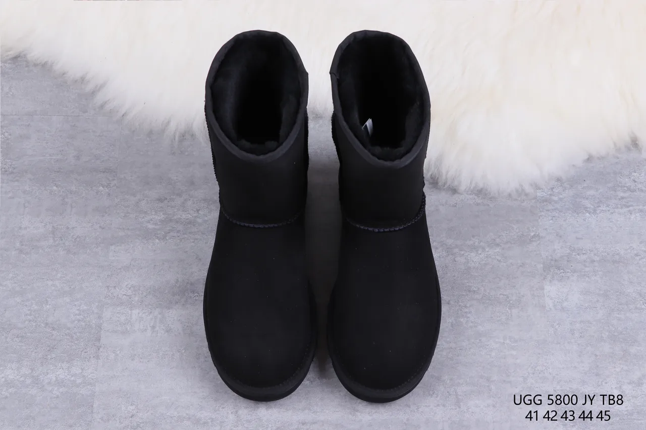 UGG Classic Short 黑色羊麂皮羊毛内里雪靴 9