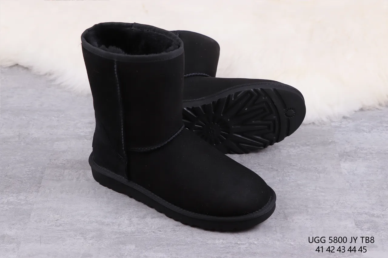 UGG Classic Short 黑色羊麂皮羊毛内里雪靴 10