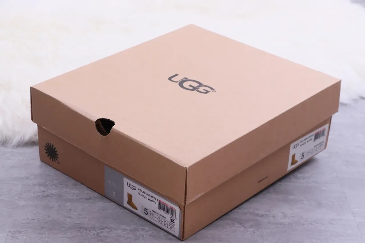 UGG Classic Short বাদামী সুয়েড শিয়ারলিং লাইন্ড স্নো বুট 2