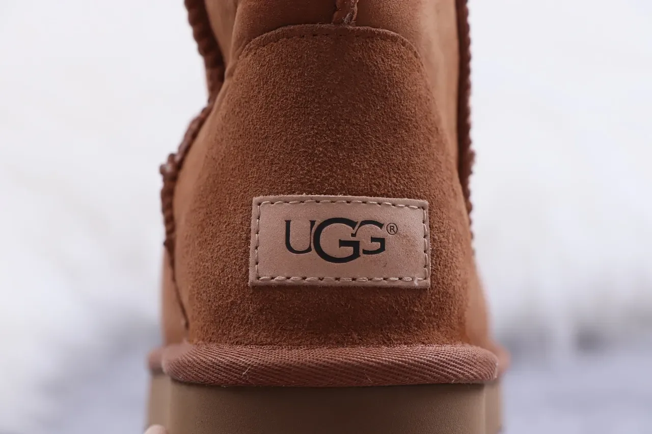 UGG Classic Short বাদামী সুয়েড শিয়ারলিং লাইন্ড স্নো বুট 3