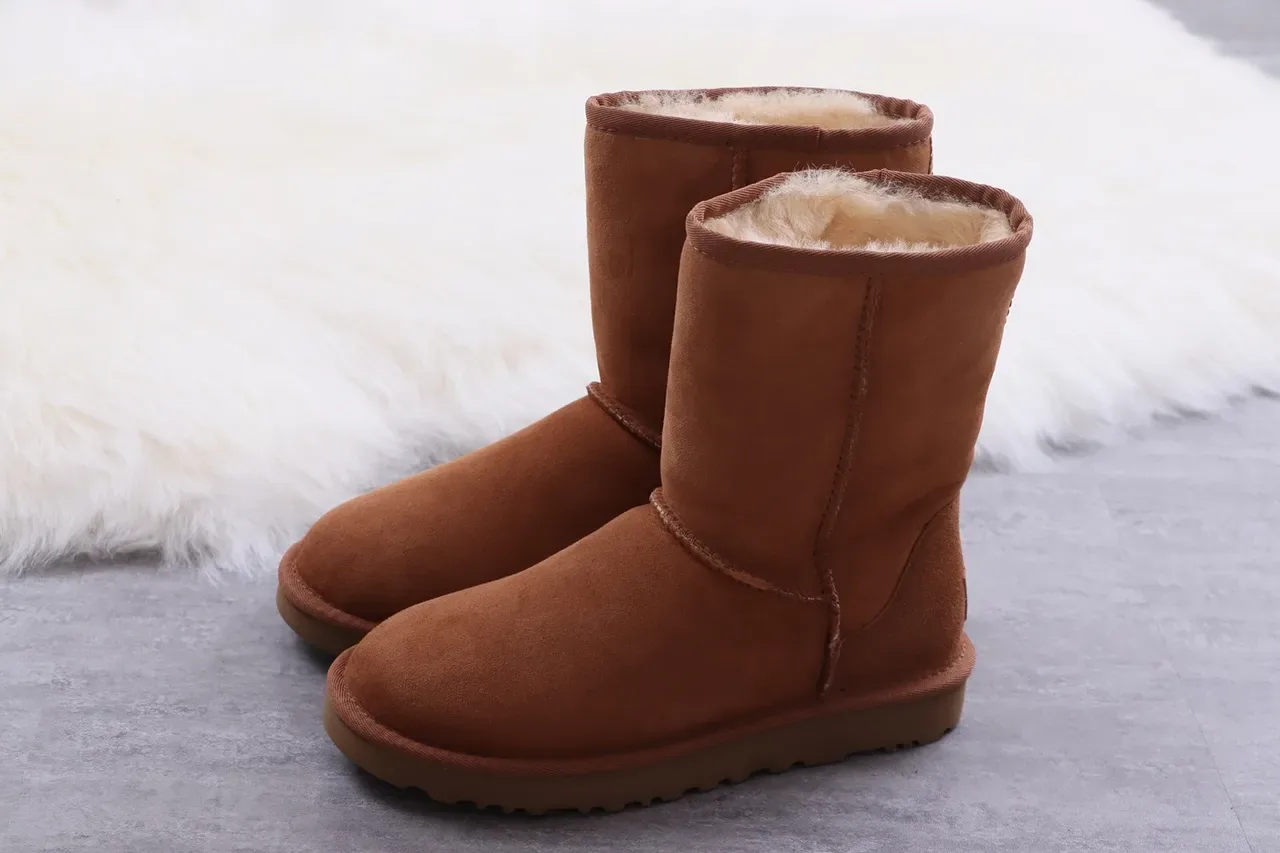 UGG Classic Short বাদামী সুয়েড শিয়ারলিং লাইন্ড স্নো বুট 10
