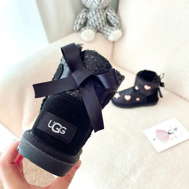 UGG 闪光爱心星星蝴蝶结雪靴 5