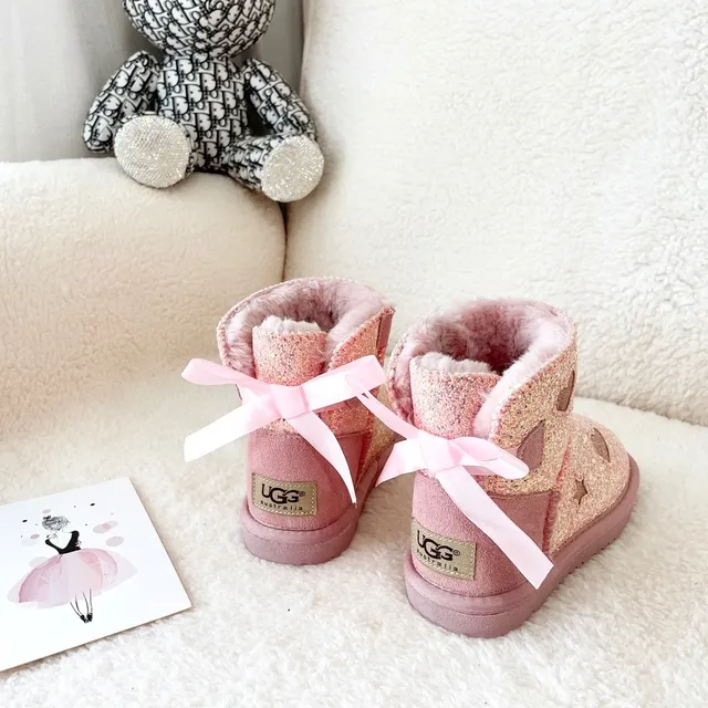 UGG 闪光爱心星星蝴蝶结雪靴 16