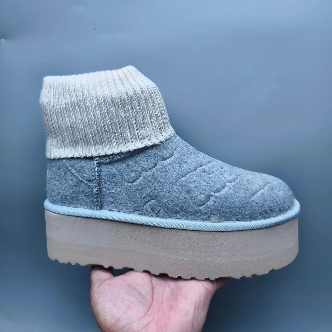 UGG Gray Beige Platform Sole Ribbed Knit Cuff Snow Boots 2