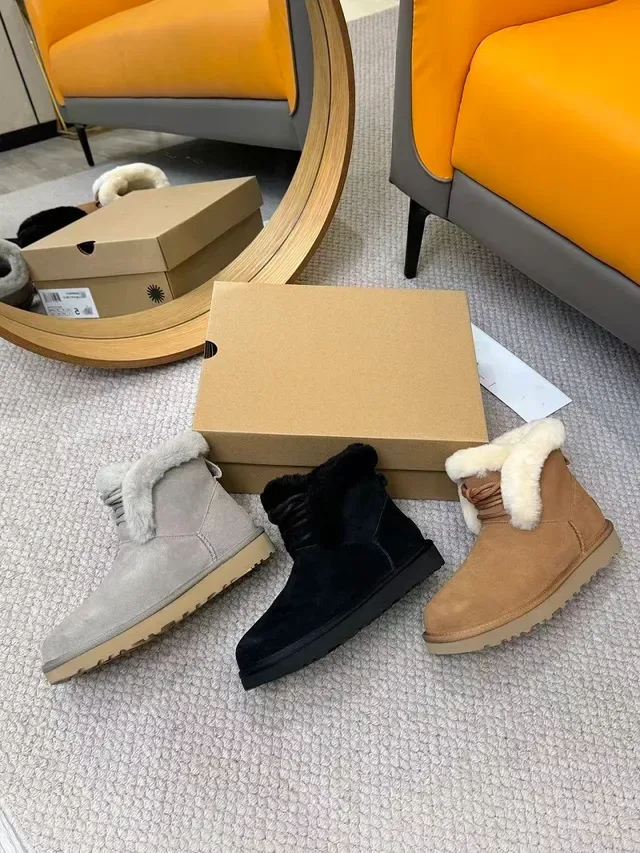 UGG 灰米色麂皮面料 可折叠 剪羊毛翻边 踝靴 2