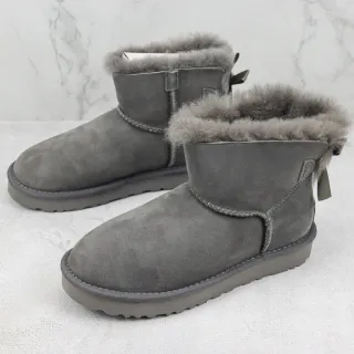 UGG 灰色麂皮上层羊毛衬里翻边雪靴