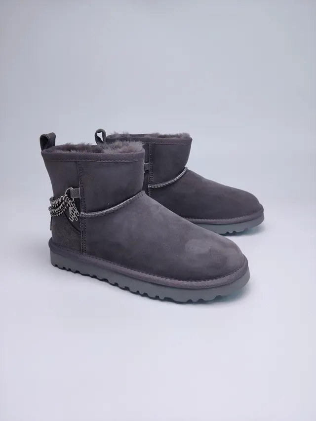 UGG ग्रे सूड ऊपरी शियरलिंग-लाइन्ड स्नो बूट 6