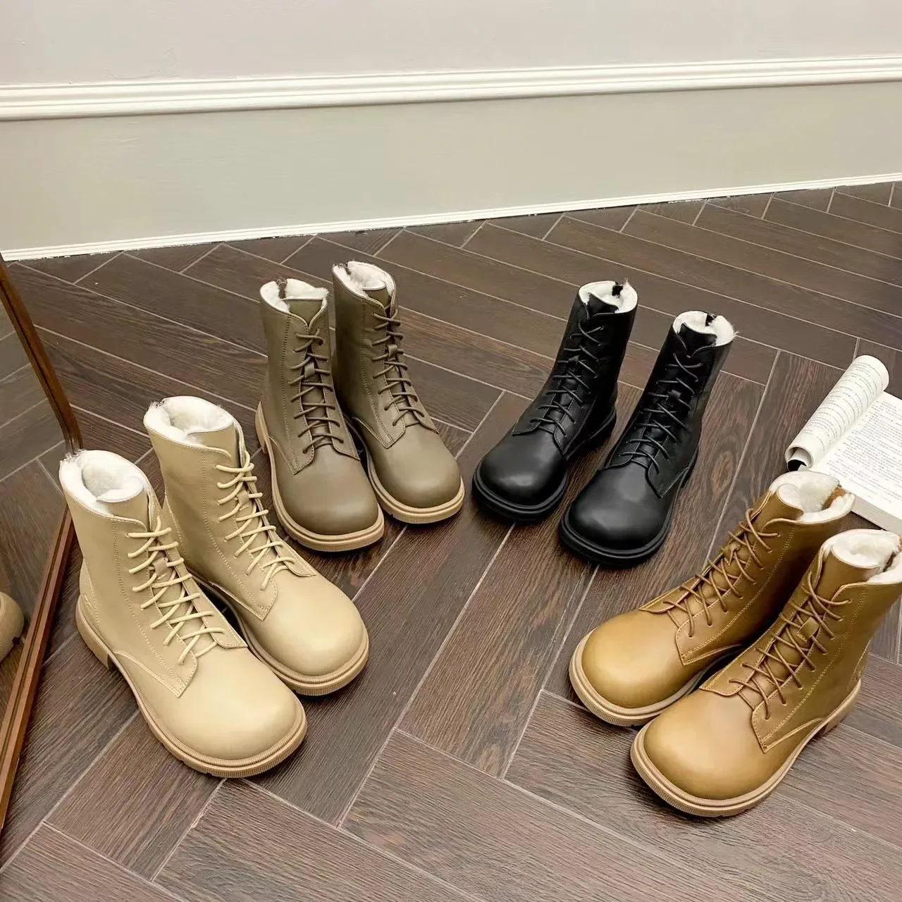 UGG ট্যান লেস-আপ শিয়ারলিং-লাইন্ড এনকেল বুট 2