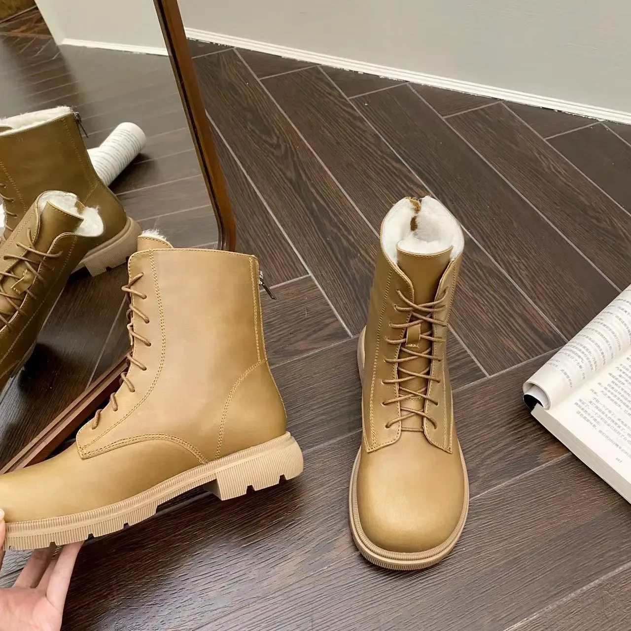 UGG ট্যান লেস-আপ শিয়ারলিং-লাইন্ড এনকেল বুট 4