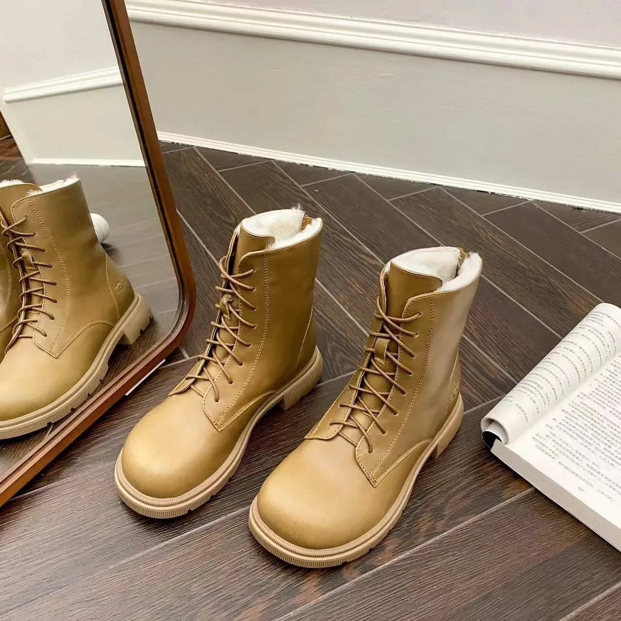 UGG ট্যান লেস-আপ শিয়ারলিং-লাইন্ড এনকেল বুট 5