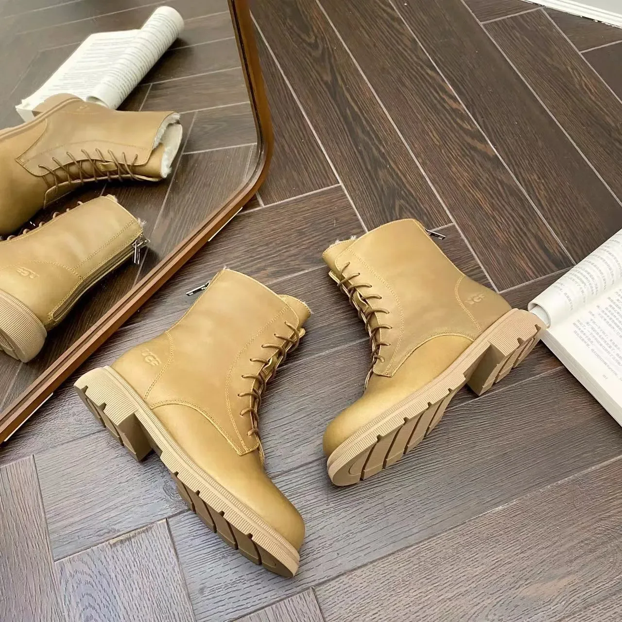 UGG ট্যান লেস-আপ শিয়ারলিং-লাইন্ড এনকেল বুট 12