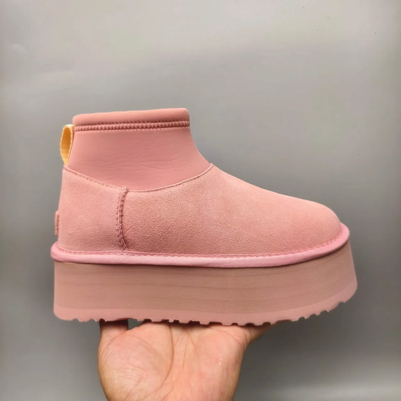UGG Bottes de cheville en daim avec semelle plateforme rose et jaune 3