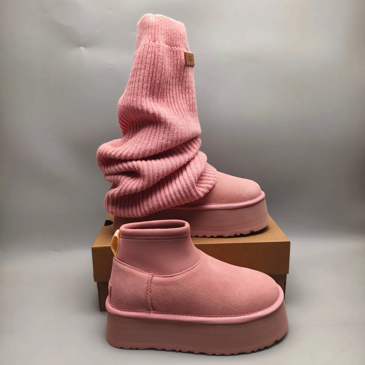 UGG Bottes de cheville en daim avec semelle plateforme rose et jaune 6